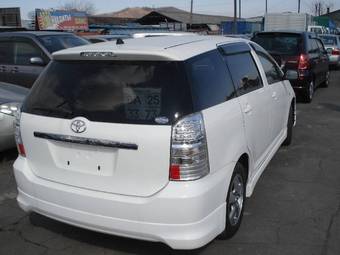 2003 Toyota Wish Photos