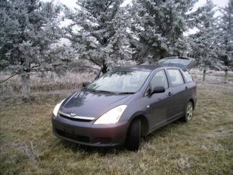 2003 Toyota Wish Pictures