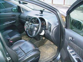 2003 Toyota Wish Pics