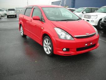 2003 Toyota Wish Photos