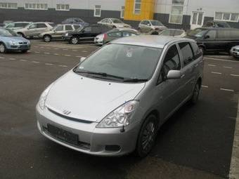 2003 Toyota Wish Pictures