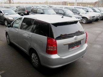 2003 Toyota Wish Photos