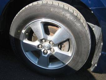 2003 Toyota Wish Pictures