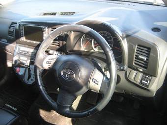 2003 Toyota Wish Pictures