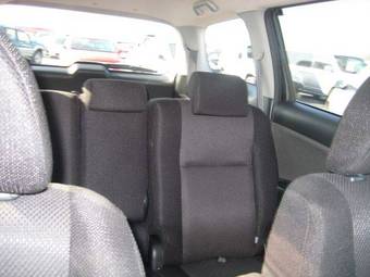 2003 Toyota Wish Photos