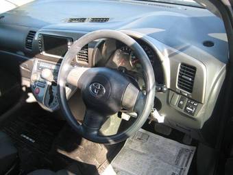 2003 Toyota Wish Images