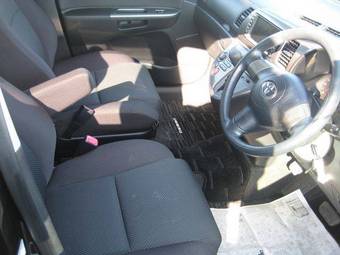 2003 Toyota Wish Pictures