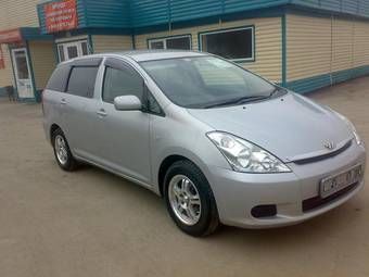 2003 Toyota Wish Photos