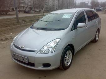 2003 Toyota Wish Photos