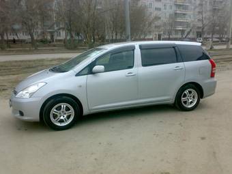 2003 Toyota Wish Pictures