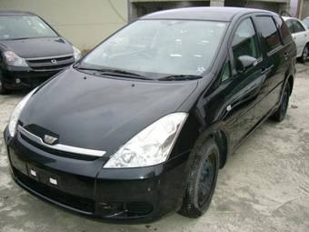 2003 Toyota Wish Pics