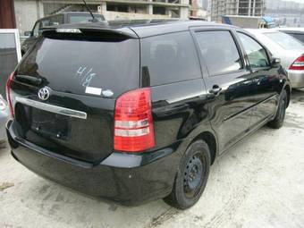 2003 Toyota Wish Pictures