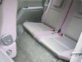 2003 Toyota Wish Photos