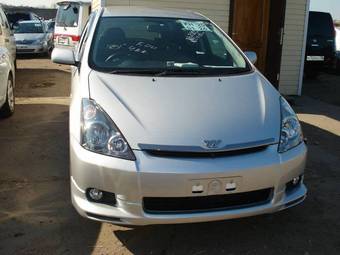 2003 Toyota Wish Photos