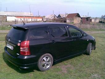 2003 Toyota Wish Photos