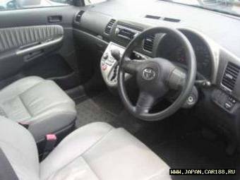 2003 Toyota Wish Pictures