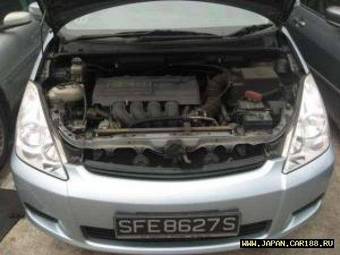 2003 Toyota Wish Photos