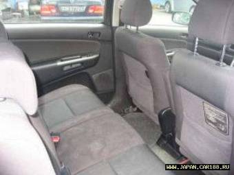 2003 Toyota Wish Photos