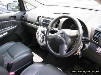 2003 Toyota Wish Photos