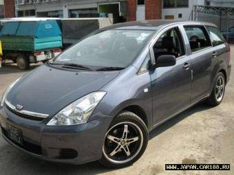 2003 Toyota Wish Pictures