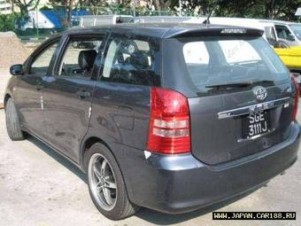 2003 Toyota Wish Photos