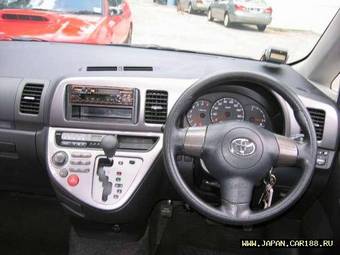 2003 Toyota Wish Pictures