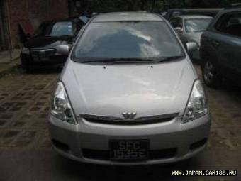 2003 Toyota Wish Pictures