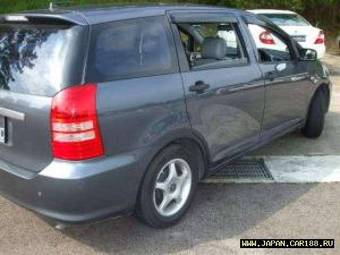 2003 Toyota Wish Photos