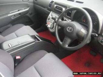 2003 Toyota Wish Photos