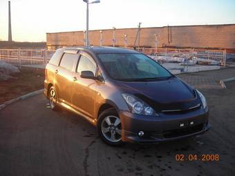2003 Toyota Wish Photos