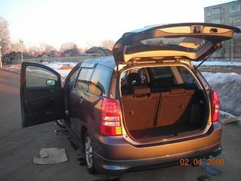 2003 Toyota Wish Photos