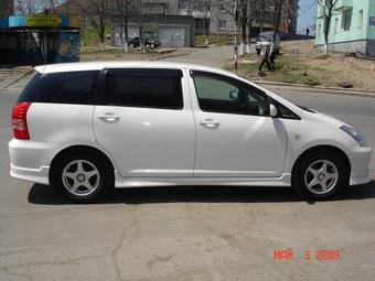 2003 Toyota Wish Pictures