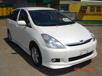 2003 Toyota Wish Photos