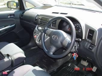 2003 Toyota Wish Photos