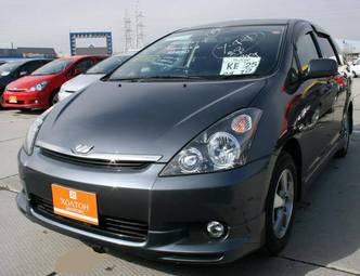 2003 Toyota Wish Photos