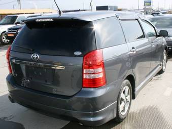 2003 Toyota Wish Photos