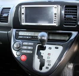 2003 Toyota Wish Images
