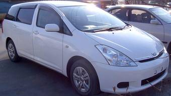 2003 Toyota Wish Photos