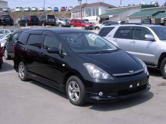 2003 Toyota Wish Images