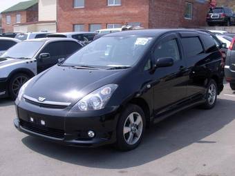 2003 Toyota Wish Pictures