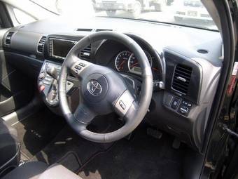 2003 Toyota Wish Pictures