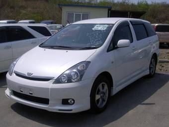 2003 Toyota Wish Photos