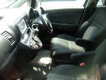 2003 Toyota Wish Pictures