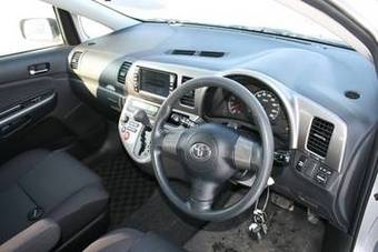 2003 Toyota Wish Pictures