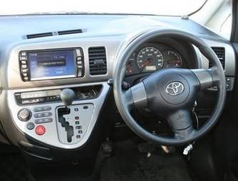 2003 Toyota Wish Photos