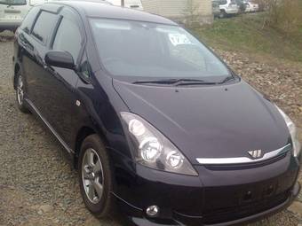 2003 Toyota Wish Photos