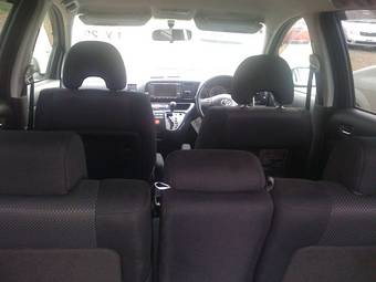 2003 Toyota Wish Pics