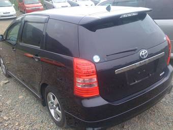 2003 Toyota Wish Pictures