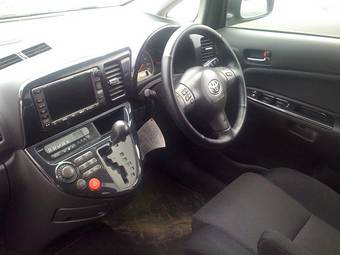 2003 Toyota Wish Pictures