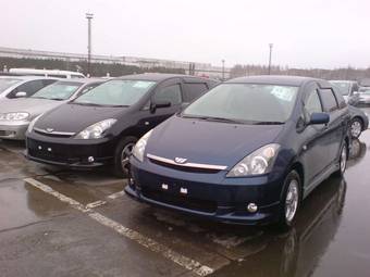 2003 Toyota Wish Pics